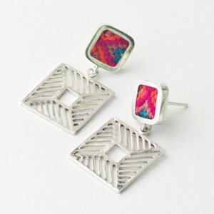 Aretes plateados con tejido y simbologia wayuu por Zoken Joyeros Bogota - Colombia