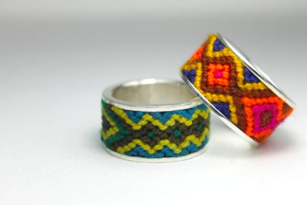 Anillos artesanal de plata Wayuu  en varios colores Zoken