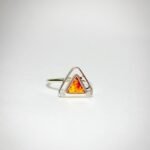 Anillo triangular con contorno